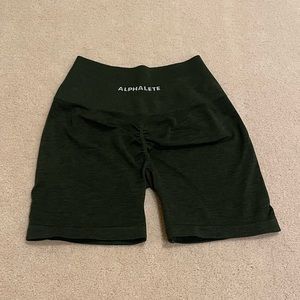 Alphalete Amplify Shorts: Evergreen